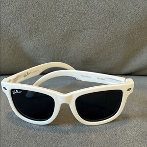 Like New Weefarers Sunglasses 🚭